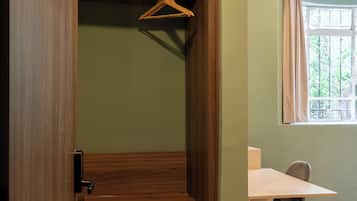 Hypo-allergenic bedding, minibar, desk, laptop workspace