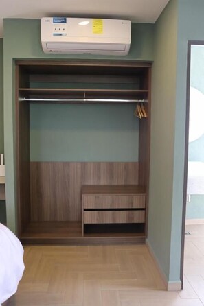 Literie hypoallergénique, minibar, bureau