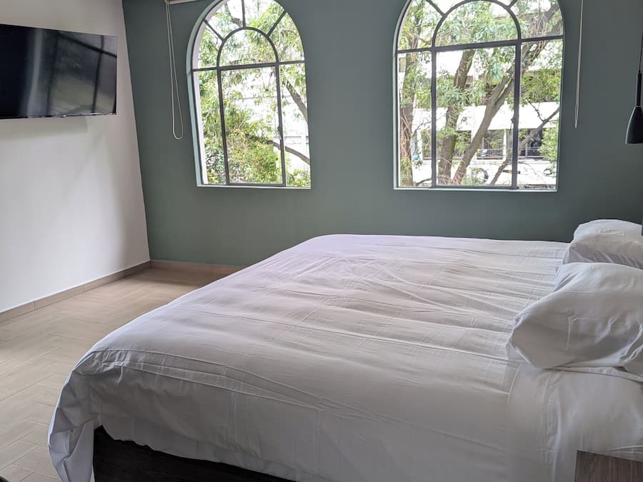 Studio | Hypo-allergenic bedding, minibar, desk, laptop workspace