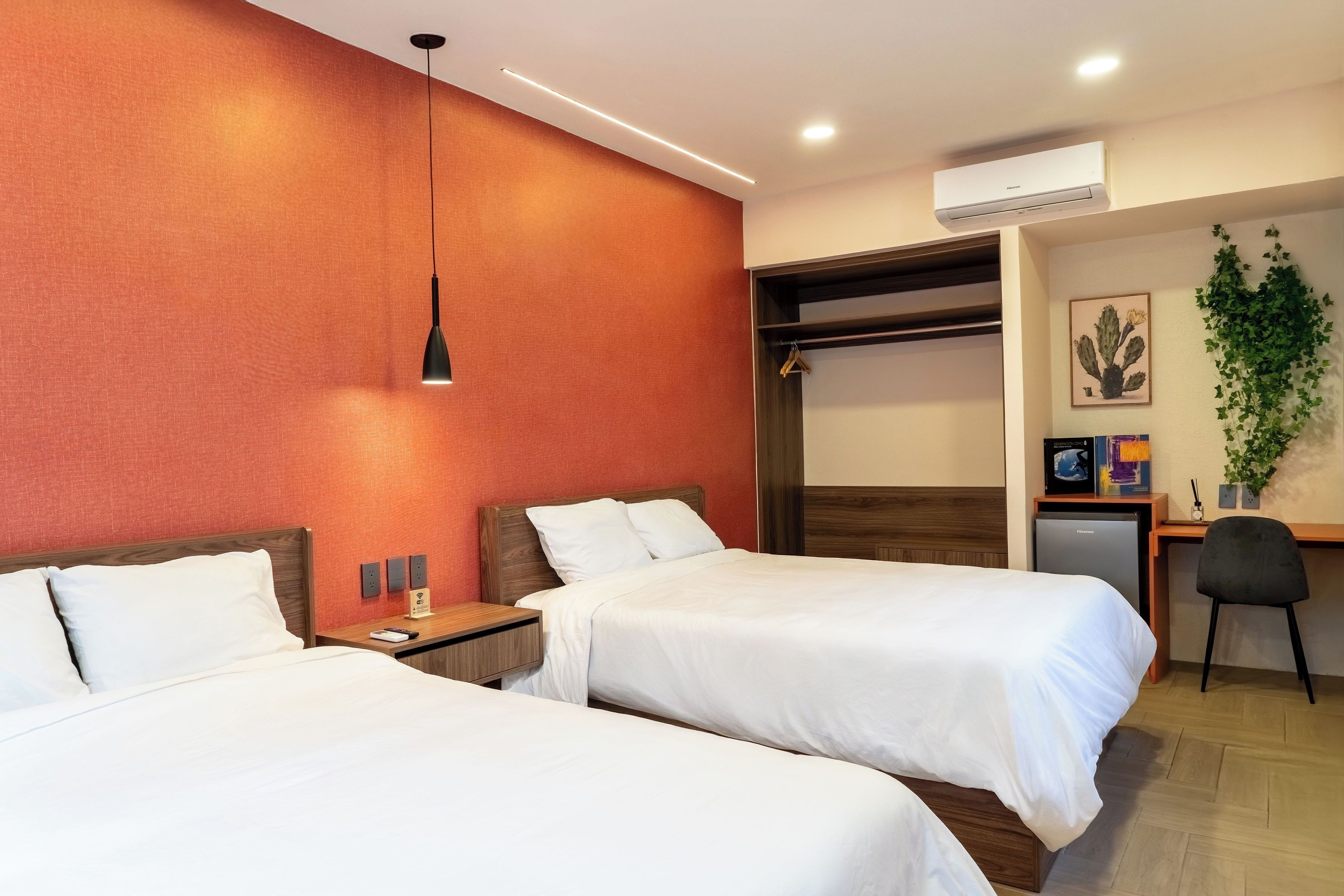 Hypo-allergenic bedding, minibar, desk, laptop workspace