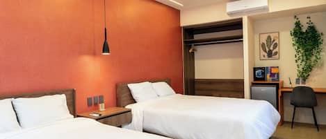 Hypo-allergenic bedding, minibar, desk, laptop workspace