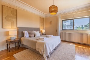 6 dormitorios, tabla de planchar con plancha, Internet y ropa de cama