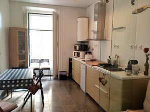 Fridge, microwave, dishwasher, coffee/tea maker