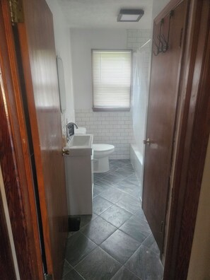 提供毛巾、番梘、廁紙