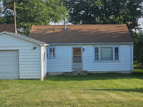 Charming 2-bedroom house in Frankfort with AC
