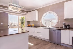 Fridge, microwave, oven, stovetop
