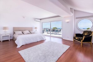 5 bedrooms, iron/ironing board, Internet, bed sheets