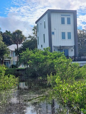 Exterior - High Tides & Good Vibes, Your coastal escape, where salty air meets sunset skies (St. Augustine)