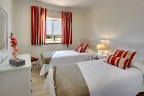 3 bedrooms, iron/ironing board, Internet, bed sheets