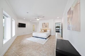 House, Multiple Beds, Patio, Garden View (220 Christmas Tree Lane) | 5 bedrooms, individually decorated, individually furnished, bed sheets