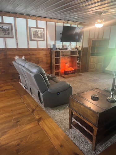 Marvelous cabin with fenced in yard in charming Stamps Arkansas