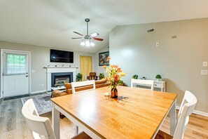 Dining - 1 Mi to ECU Hospital: Greenville Home w/ Yard! (Greenville)