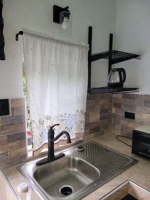 Classic Studio Suite | Private kitchen | Coffee/tea maker, electric kettle - Cozy studio apartment with private parking (Aeolus Valley)