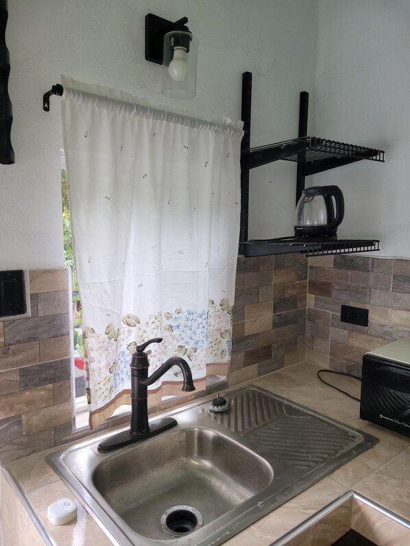 Classic Studio Suite | Private kitchen | Coffee/tea maker, electric kettle, blender, cookware/dishes/utensils