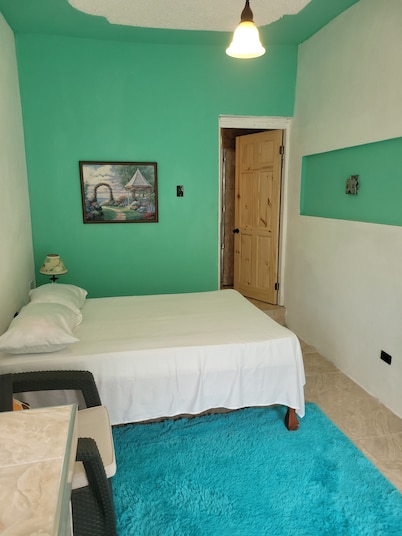 Cozy studio apartment with private parking