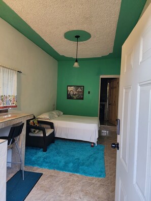 Classic Studio Suite | Free WiFi, bed sheets - Cozy studio apartment with private parking (Aeolus Valley)
