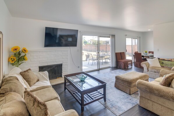 TV - Patio & Yard: LA Area Home Near Hospitals (Sylmar)