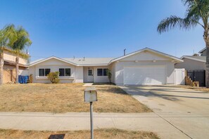 Exterior - Patio & Yard: LA Area Home Near Hospitals (Sylmar)