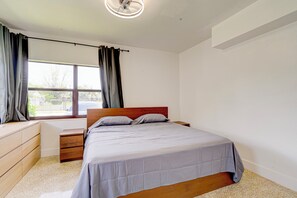 3 bedrooms, free WiFi, bed sheets, wheelchair access