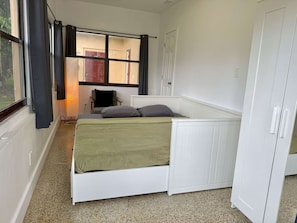 3 bedrooms, free WiFi, bed sheets, wheelchair access