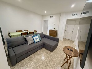 Smart TV - Cozy 3-Bedroom apartment in Miami with AC (Miami)