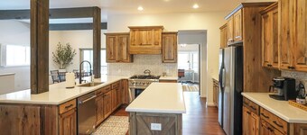 Luxury Cabin for all ages in charming Show Low!