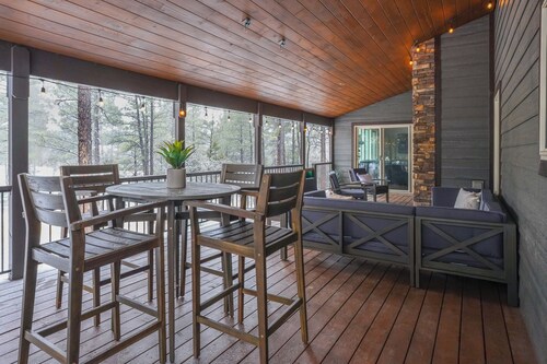 Luxury Cabin for all ages in charming Show Low!