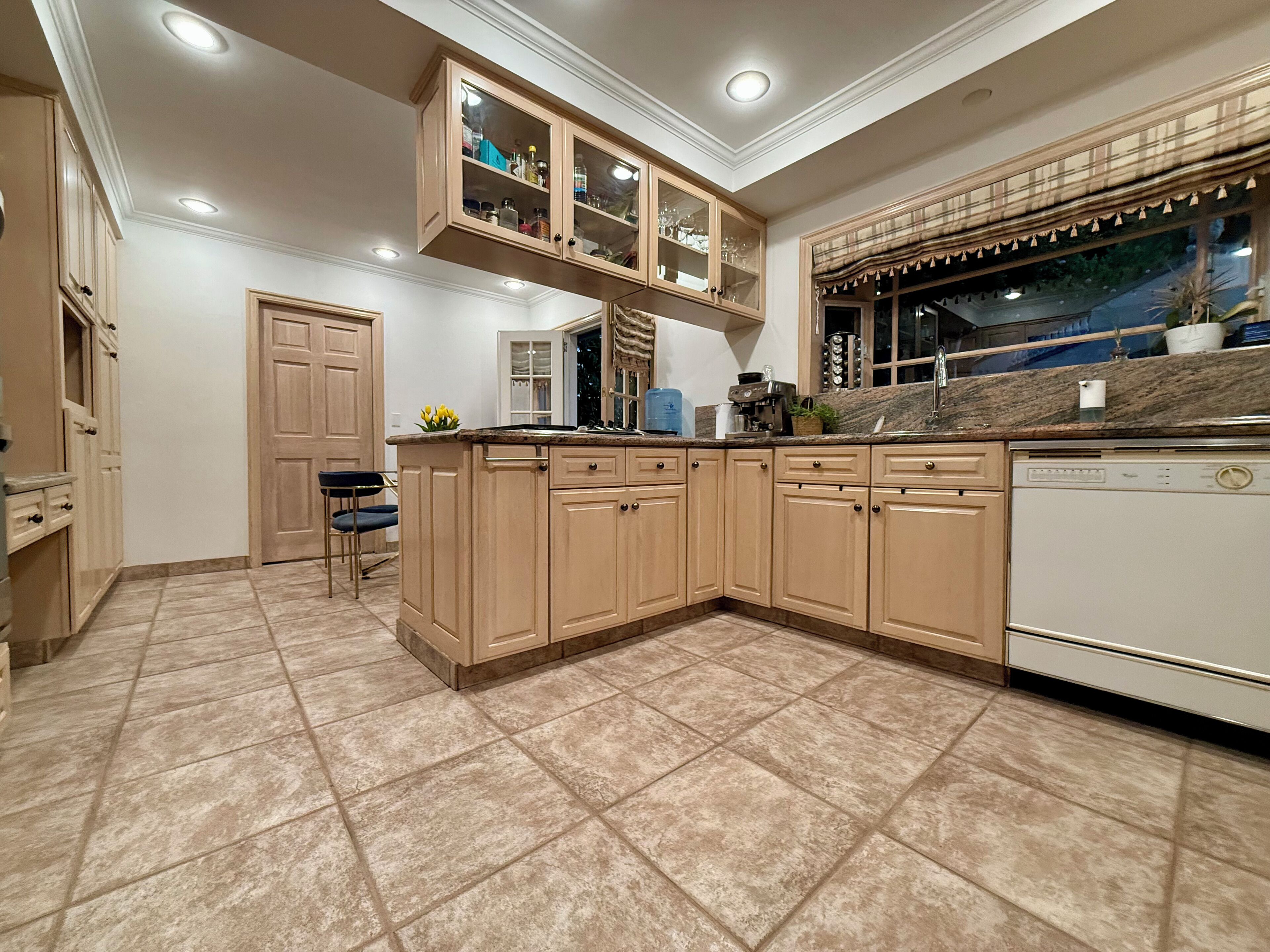 冰箱、微波炉、烤箱、炉灶