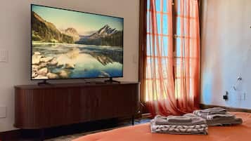 4 bedrooms, desk, iron/ironing board, free WiFi