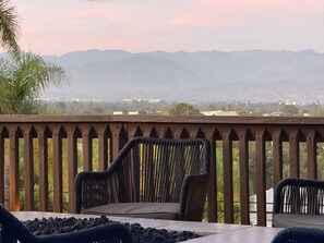 Property grounds - LA Pool & Rooftop Estate – Valley Views – Sleeps 10 – Universal 10 min (Los Angeles)