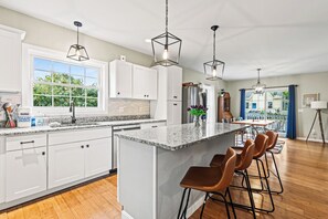 Micro-ondes, four, plaque de cuisson, lave-vaisselle