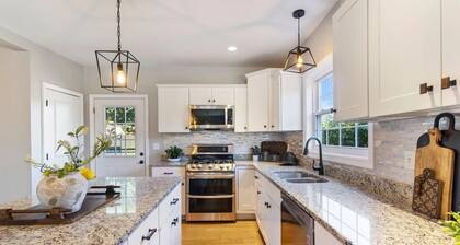 New: Stylish 4BR Retreat, Dog-Friendly Comfort, Close to Portland & Beaches