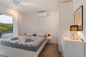 WiFi, bed sheets