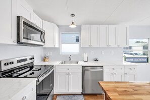 Micro-ondes, four, plaque de cuisson, lave-vaisselle