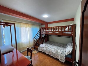 2 slaapkamers, een strijkplank/strijkijzer, wifi, beddengoed