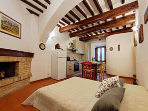 1 habitación, wifi y ropa de cama