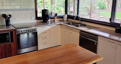 Homestead Residence - 5 bedroom, 2 bathroom homestead with swimming pool