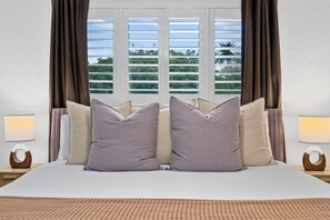 4 bedrooms, iron/ironing board, Internet, bed sheets