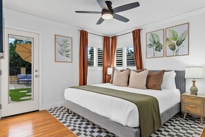 4 bedrooms, iron/ironing board, internet, bed sheets