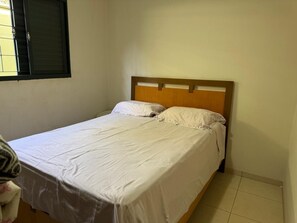 Iron/ironing board, Internet, bed sheets