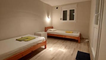 3 bedrooms, iron/ironing board, Internet, bed sheets