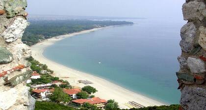 3-bedroom large family house directly at the beach, with sea and mountain view.