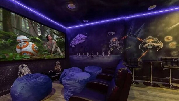 Television - The Minions Mansion 6br Resort Pool Home By Disney (Kissimmee)