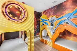 4 Schlafzimmer, Schreibtisch, Bügeleisen/Bügelbrett, Reisekinderbett