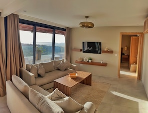 Penthouse superior, balcón, vista al mar | Sábanas de algodón egipcio y ropa de cama de alta calidad