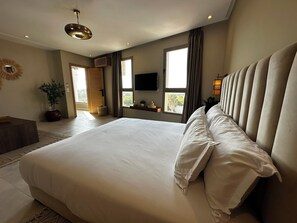 Deluxe tweepersoonskamer, uitzicht op zwembad | Lakens van Egyptisch katoen, luxe beddengoed