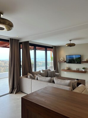 高級頂層客房, 露台, 海景 | 埃及棉床單、高級寢具、記憶棉床墊、迷你吧