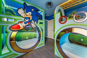 8 bedrooms, desk, iron/ironing board, travel crib