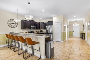 Fridge, microwave, stovetop, dishwasher - Adventure Lux Retreat 9BR Pool 6 H2O WPark TIX INC (Four Corners)