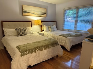 3 bedrooms, iron/ironing board, Internet, bed sheets